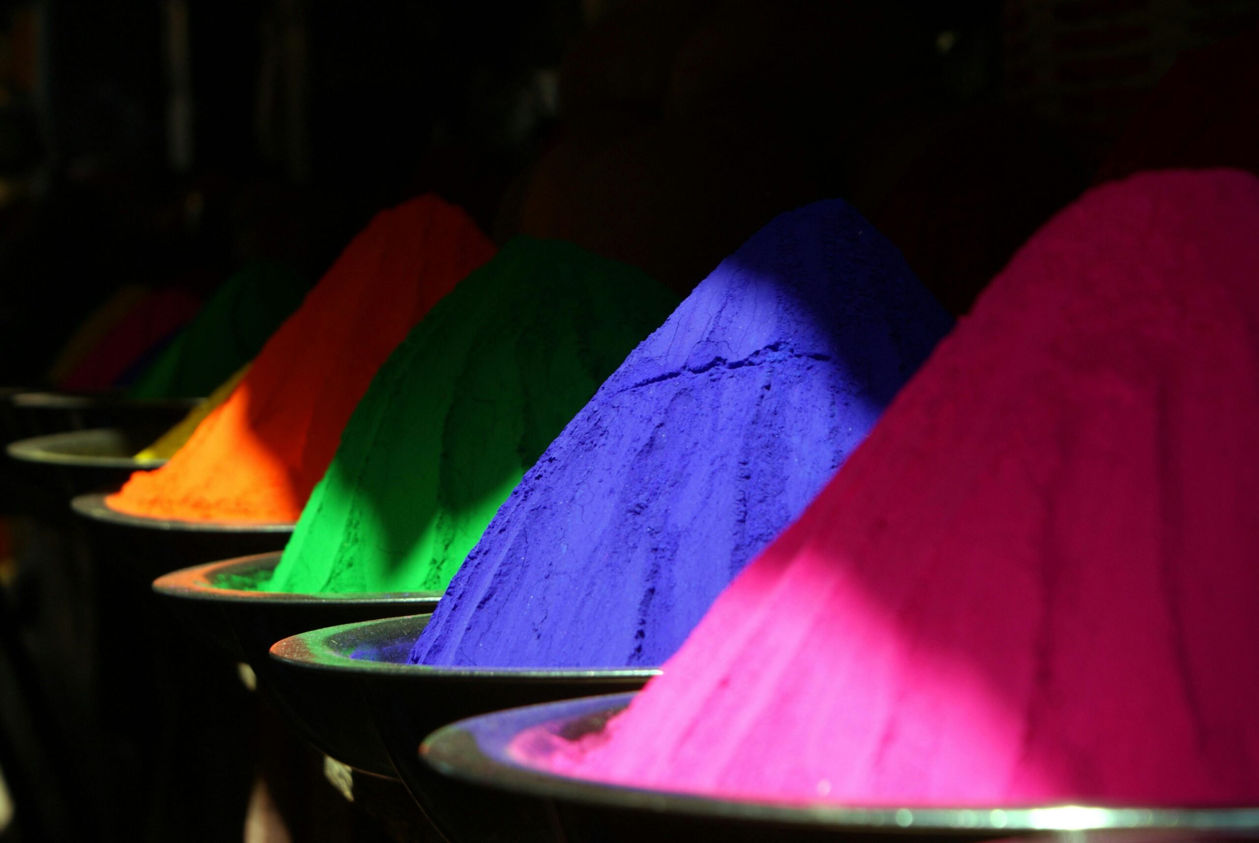 holi 2025 : netural સામગ્રીનો ઉપયોગ કરીને કુદરતી રંગો કેવી રીતે બનાવશો